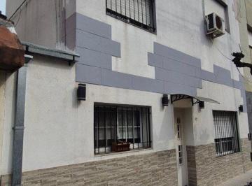 Casa de 4 ambientes, Liniers · Impecable Casa Ex Municipal en Venta - 4 Ambientes - Excelente Estado - Liniers