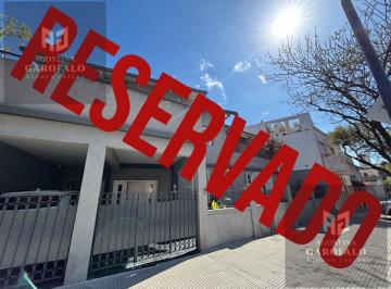 Casa · 227m² · 5 Ambientes · 1 Cochera · Venta Casa 5 Ambientes con Jardin y Cochera en Parque Chacabuco Barrio Cafferata