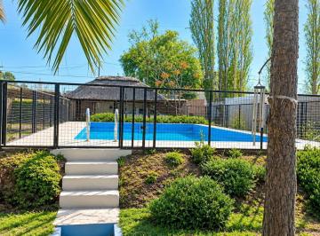 Casa · 140m² · 5 Ambientes · 1 Cochera · Casa en Los Corralitos