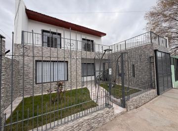 Casa · 6 Ambientes · 1 Cochera · Alquiler de Casa 5 Dorm. | Excelente Para Actividades Profecionales. Neuquen
