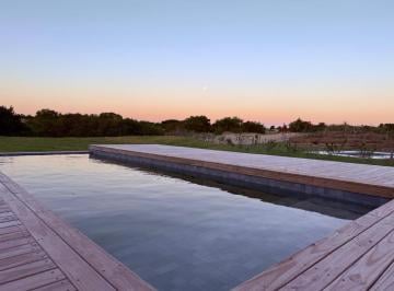 Casa · 220m² · 5 Ambientes · 2 Cocheras · Casa en Venta en Costa Esmeralda, Excelente Ubicacion