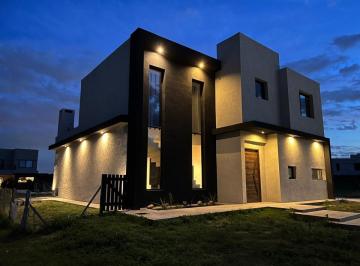 Casa de 4 ambientes, Escobar · Casa de 250 m² con 3 Dorm. en Alquiler Temporal en Ceibos