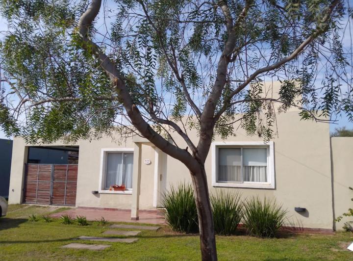 Casa · 100m² · 5 Ambientes · 1 Cochera