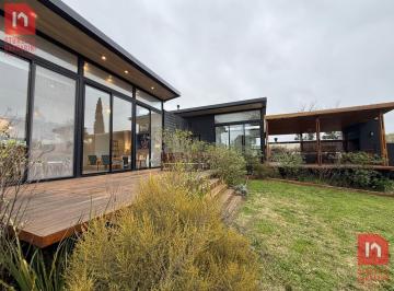 Casa · 137m² · 5 Ambientes · 2 Cocheras · Casa de 4 Dorm. en Marayui Country Club