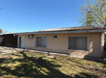 Casa · 100m² · 5 Ambientes · 4 Cocheras · Casa de 4 Ambientes con Quincho y Amplio Jardín en Solares del Oeste