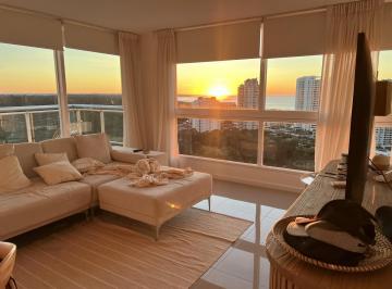 Departamento · 67m² · 2 Ambientes · 1 Cochera · Unico! Departamento Punta del Este / Vista Panoramica / Terraza Propia