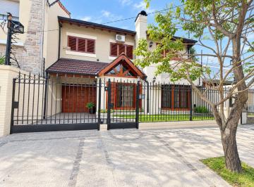 Casa · 126m² · 5 Ambientes · 2 Cocheras · Venta Casa 5 Ambientes en Villa Sarmiento