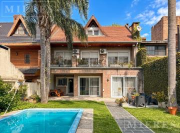 Casa · 319m² · 3 Dormitorios · 1 Cochera · Muy Linda Casa Desarrollada en 3 Plantas en Venta en Beccar.