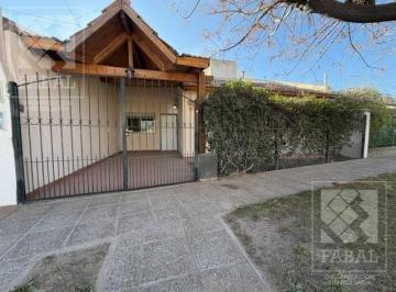 Casa · 74m² · 3 Ambientes · 1 Cochera · Casa Venta Villa Farrell, 2 Dorm., Baño, Patio con Parrilla y Cochera