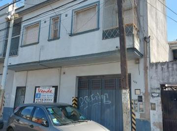 Bodega-Galpón de 2 ambientes, Tres de Febrero · Galpón 200 m² Oficina + 2 Deptos. 2amb