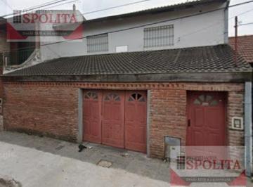 Casa · 330m² · 4 Ambientes · 6 Cocheras · Casa en Jose León Suarez