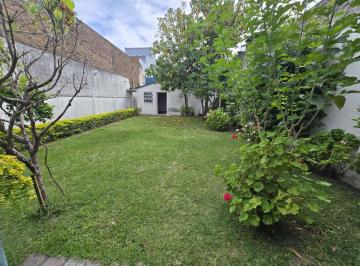 Casa · 127m² · 3 Ambientes · 1 Cochera · Casa 3 Amb Jardin Quincho Cochera Gerli Lanus