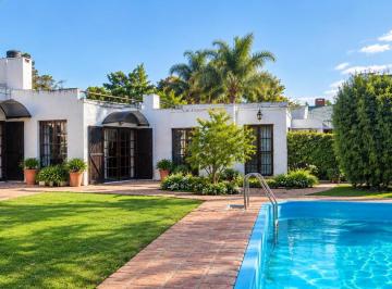 Quinta vacacional · 1100m² · 5 Ambientes · Espectacular Quinta 1100 m² a 400 m Acceso Oeste Moreno