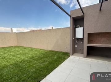 Casa · 117m² · 4 Ambientes · 2 Cocheras · Duplex en Venta de 3 Dorm. - Dakota Town, Docta