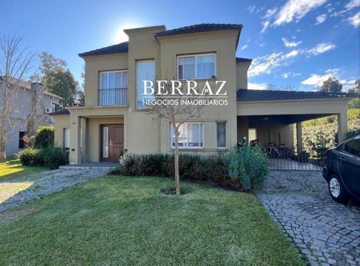 Casa · 145m² · 4 Ambientes · 2 Cocheras