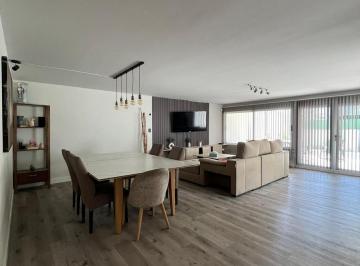 Casa · 5 Ambientes · Casa en Mendoza