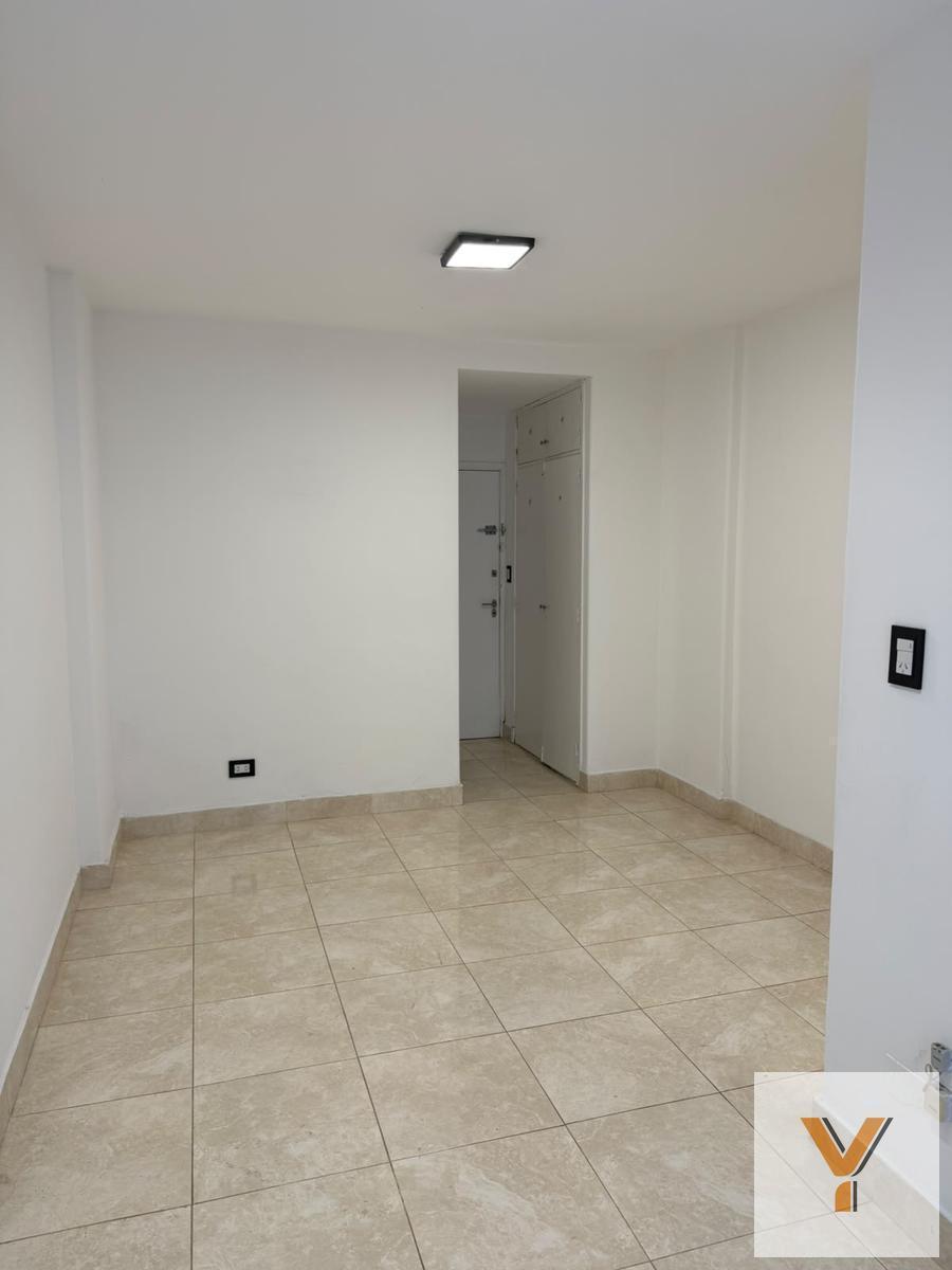 Departamento monoambiente en venta sobre calle Bolivar, 25m²