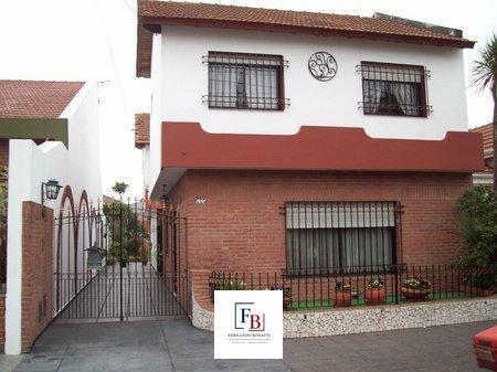Casa · 92m² · 4 Ambientes · 2 Cocheras