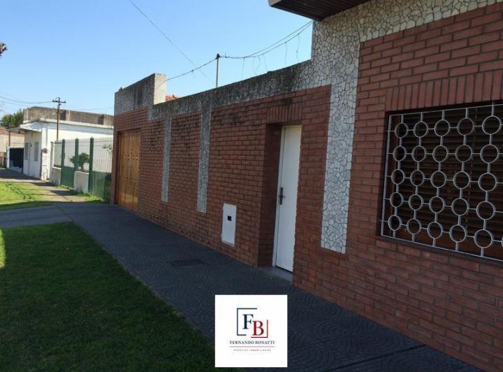 Casa · 237m² · 6 Ambientes · 1 Cochera