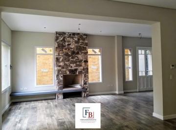 Casa · 195m² · 4 Ambientes · 1 Cochera · Casa - Banfield Oeste
