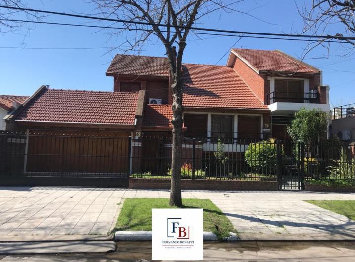 Casa · 443m² · 10 Ambientes · 3 Cocheras