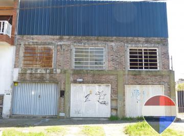 Local comercial · 200m² · 8 Cocheras · Venta Local + Depto Coch Deposito Parque Pileta