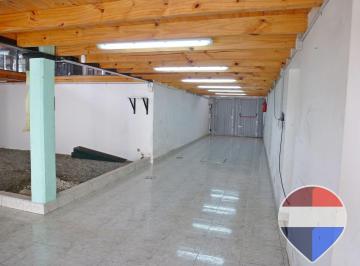Local comercial · 200m² · 8 Cocheras · Venta Local + Depto Coch Deposito Parque Pileta