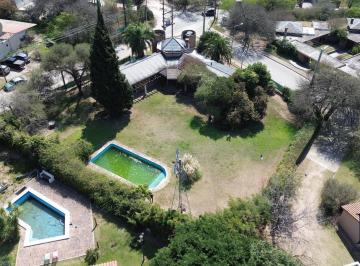Casa · 300m² · 7 Ambientes · 2 Cocheras · Casa en Los Carolinos 4 Dorm. - Gran Parque y Pileta