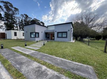 Casa · 146m² · 4 Ambientes · Casa de 4 Ambientes con Pileta Climatizada en Barrio Privado Tierra y Mar