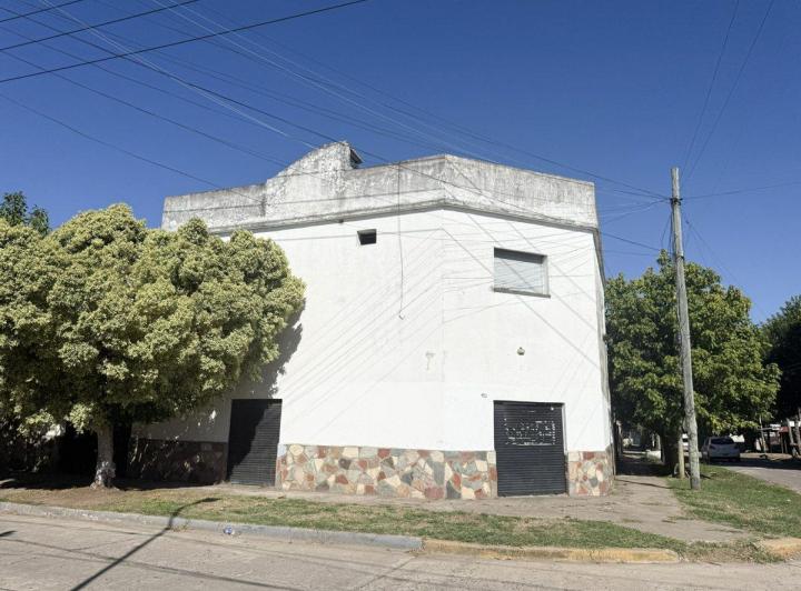 Casa · 240m² · 4 Ambientes · 1 Cochera