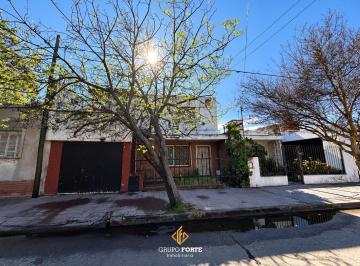 Casa · 176m² · 6 Ambientes · 2 Cocheras · Casa en Venta en Maipu
