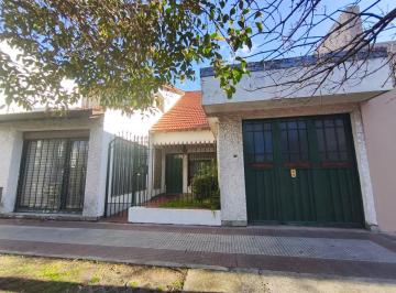 Casa de 4 ambientes, La Matanza · Casa en Venta en Villa Luzuriaga | 2 Plantas | Local Comercial | Cochera Para 3 Vehículos