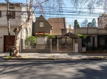 Casa · 145m² · 4 Ambientes · 1 Cochera · Amplia Casa en Alquiler con Jardín y Cochera, Ubicada a m de La Av Maipú, Cerca de Todo.