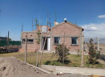 Casa · 99m² · 4 Ambientes · 1 Cochera · Casa a Terminar, Rawson