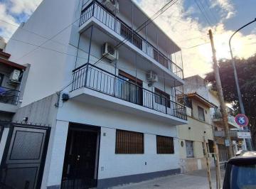 Departamento de 2 ambientes, Monte Castro · Departamento 2 Amb con Patio Cubierto
