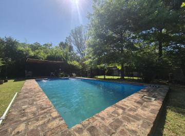 Casa · 179m² · 4 Ambientes · 4 Cocheras · Venta Excelente Casa Familiar | 4 Amb. | Pileta, Gran Jardín y Quincho | del Viso