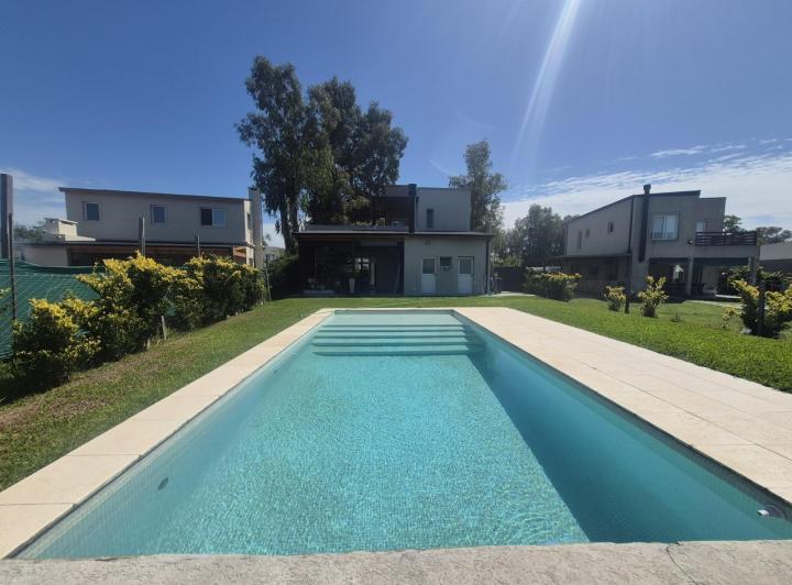 Casa · 155m² · 4 Ambientes · 4 Cocheras