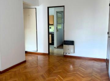 Departamento de 2 ambientes, Flores · Dpto. 2 Ambientes - Muy Luminoso - Excelente Ubicación - Recién Pintado