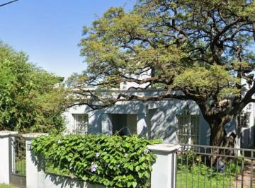 Casa de 4 ambientes, Villa Allende · 2 Dorm. con Pileta - Vista a Las Sierras - a 3 Cuadras del Golf