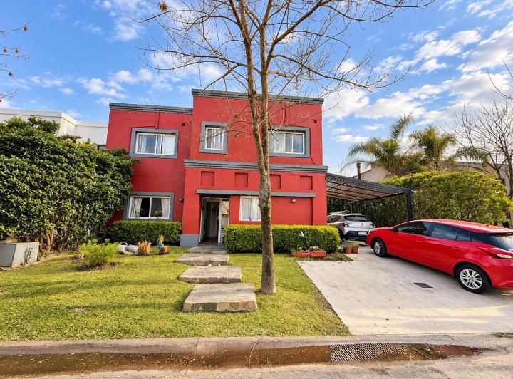 Casa · 200m² · 4 Ambientes · 1 Cochera