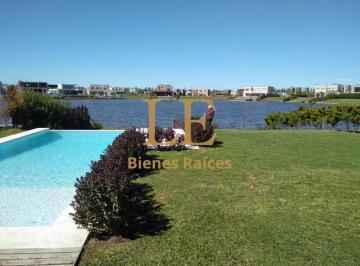 Casa · 270m² · 4 Ambientes · 5 Cocheras · Venta Casa a Laguna Central Barrio San Matias Zona Norte
