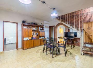 Casa · 221m² · 6 Ambientes · 1 Cochera · Venta Casa 3 Dorm. Mas Dos Comodin Barrio Parque