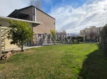 Casa · 219m² · 5 Ambientes · 2 Cocheras · Alquiler Casa en Barrio Privado La Zagala