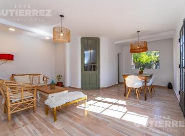 Casa · 120m² · 3 Ambientes · Casa 2 Dorm. - Amplio Patio Arbolado