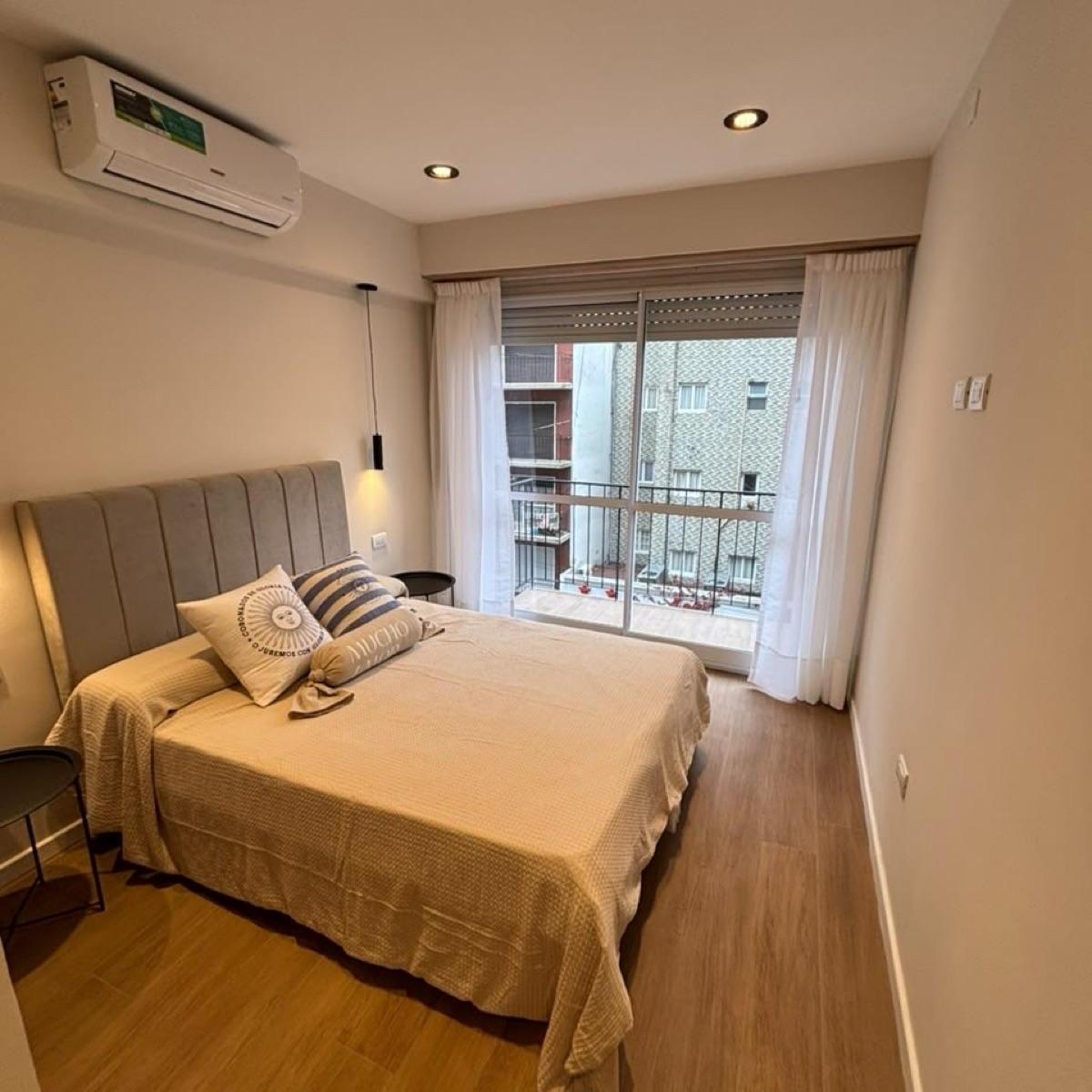 Venta depto. Ambiente Y 1/2 desplazado, A la calle con balcón