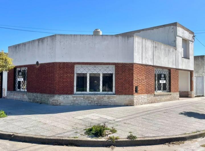 Casa · 150m² · 5 Ambientes · 2 Cocheras