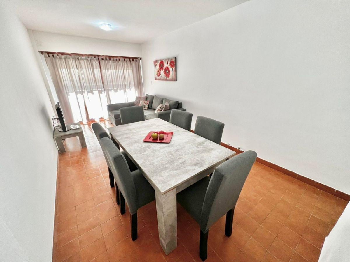 Departamento de 3 ambientes en venta en La Perla, con 65 m2 de superficie construida y 70 m2 de superficie total.