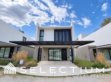 Casa · 182m² · 7 Ambientes · 1 Cochera · Casa a Estrenar en Argüello | Housing ''La Escondida'' Boutique | 3 Dorm Escritorio | Patio