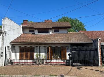 Casa 300m² Venta Castelar · Casa en Venta de 300 m² con 4 Dorm. y Amplio Jardín con Pileta en Castelar Norte