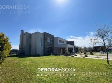 Casa · 236m² · 5 Ambientes · 3 Cocheras · Casa Al Agua en Alquiler en El Canton - Belen de Escobar - Zona Norte